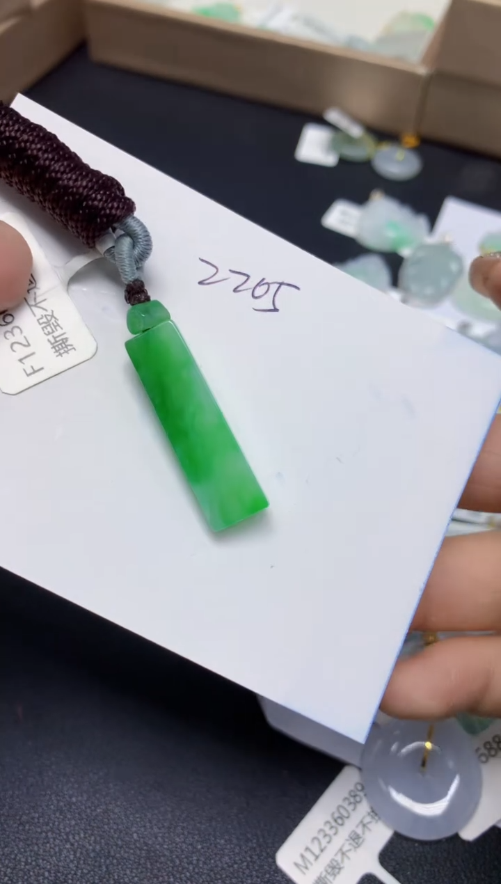 【闪购商品】翡翠挂件未镶嵌 天然翡翠A货