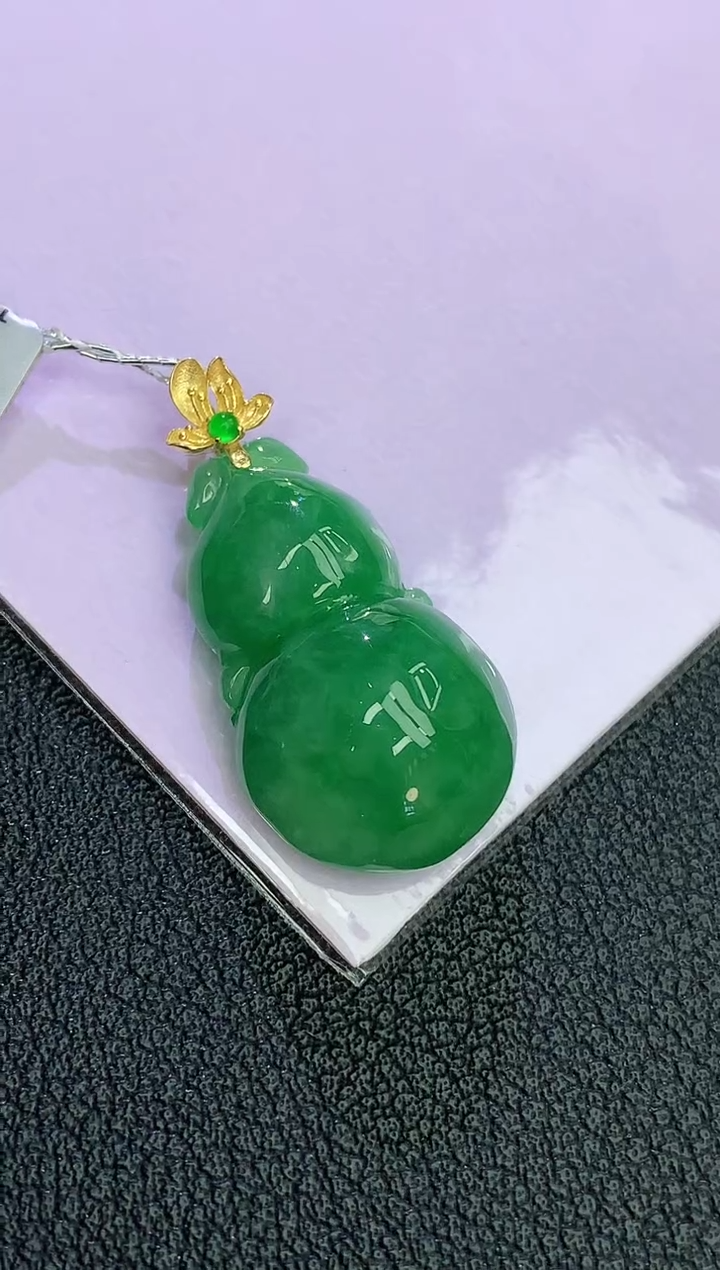 颈饰18K金镶嵌翡翠赠礼盒 麦麦