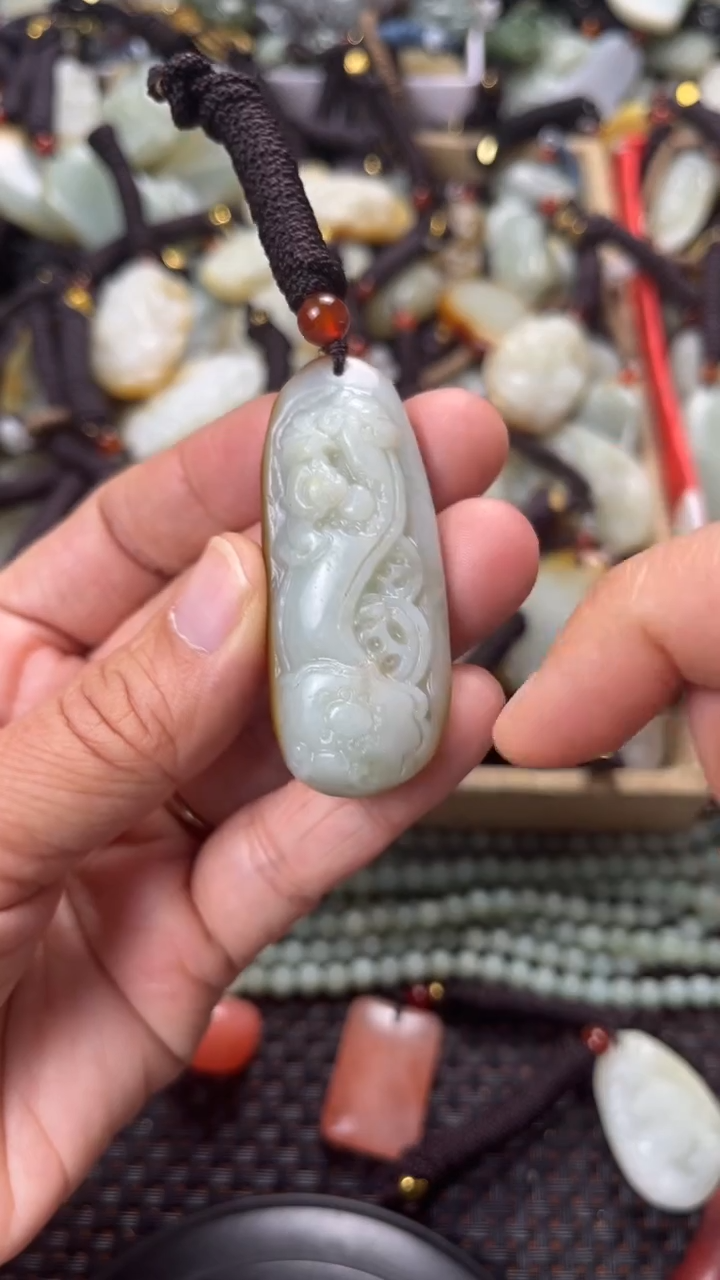 【闪购商品】和田玉颈饰未镶嵌多样性发货没有证书拍一发一有瑕