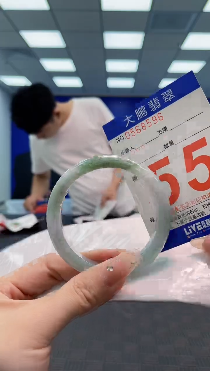 翡翠手镯未镶嵌AAAAAAAA