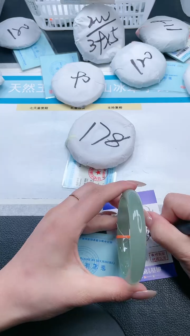 【闪购商品】石英质玉手镯未镶嵌17V371-61