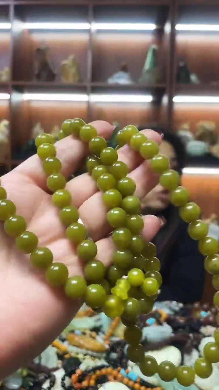 未镶嵌蛇纹石玉手链     