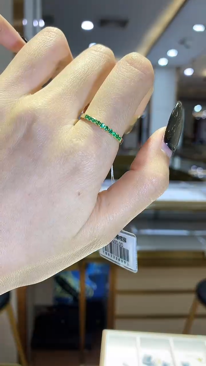 【闪购商品】祖母绿戒指18K金镶嵌祖母绿戒指