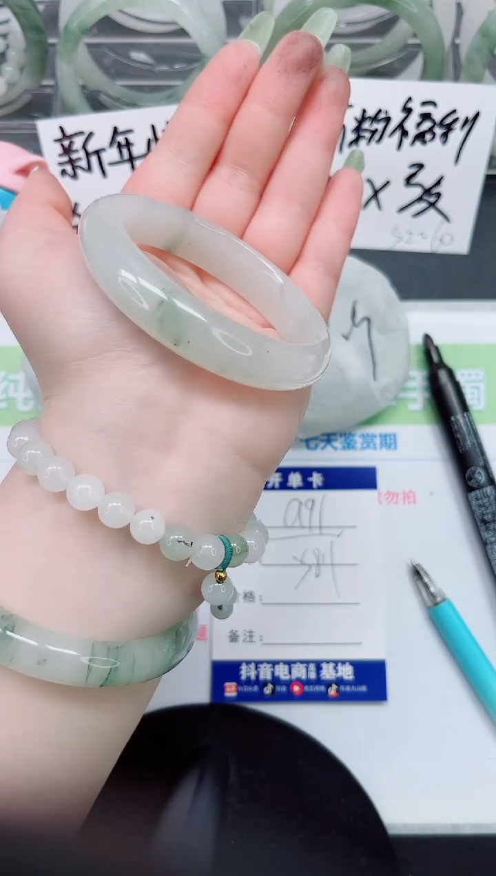 【闪购商品】石英质玉手镯未镶嵌a91