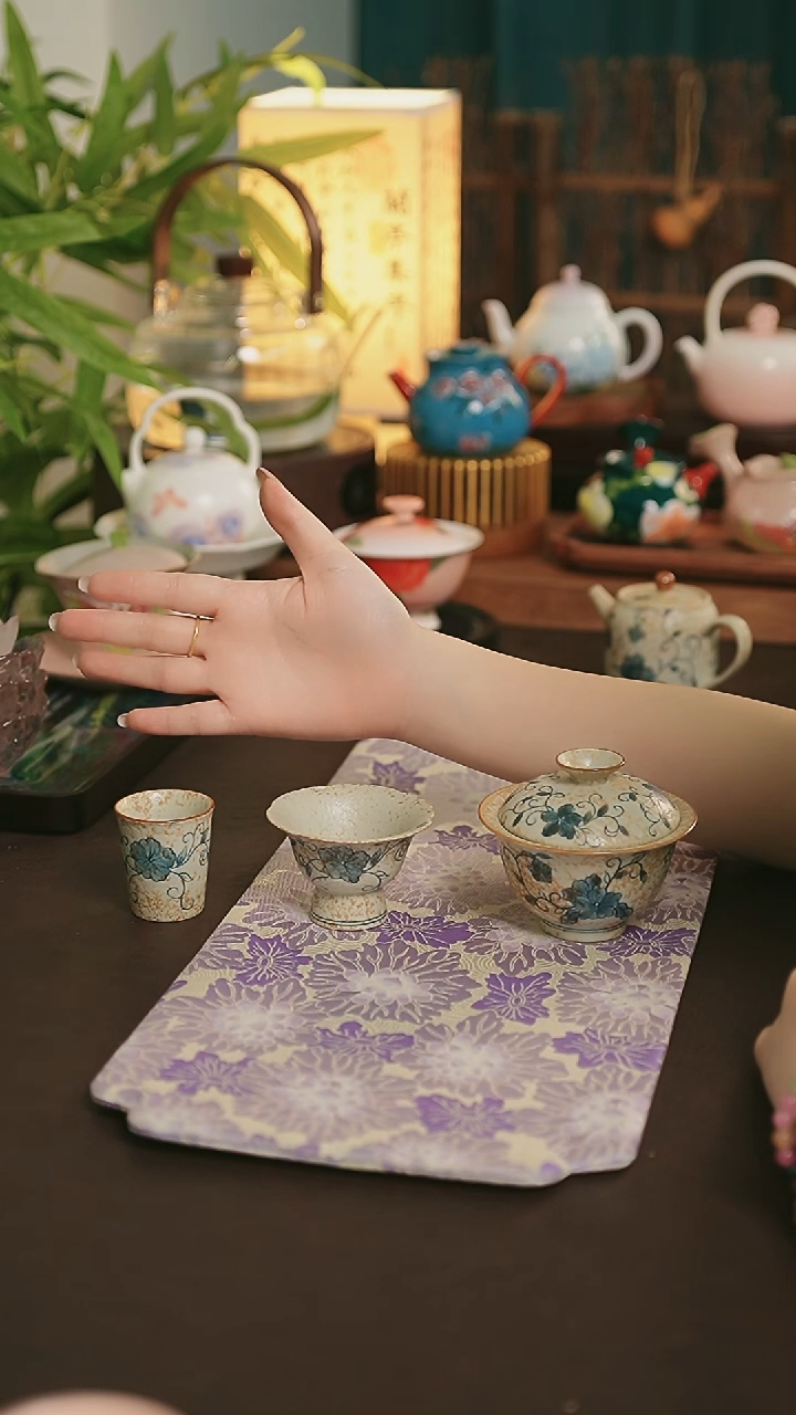 闪购陶瓷茶具  缠枝莲纹一壶两杯