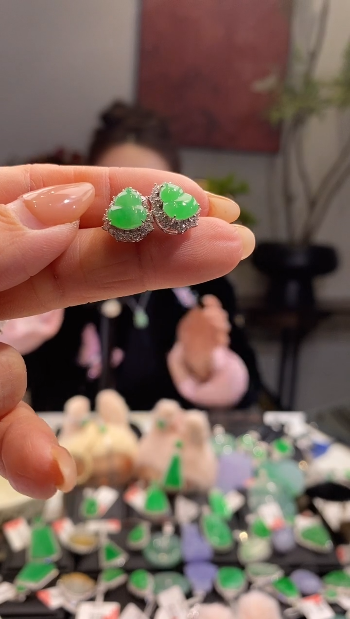 18K金镶嵌翡翠耳饰耳钉