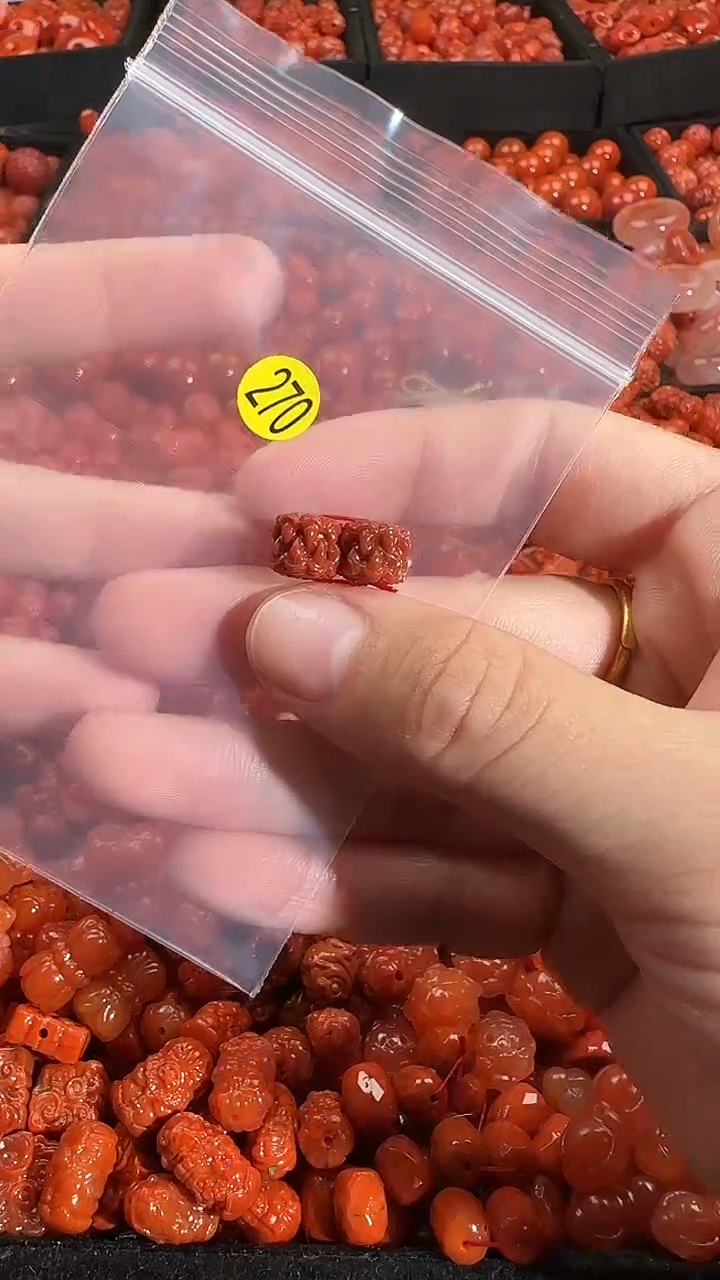 颈饰未镶嵌南红玛瑙1