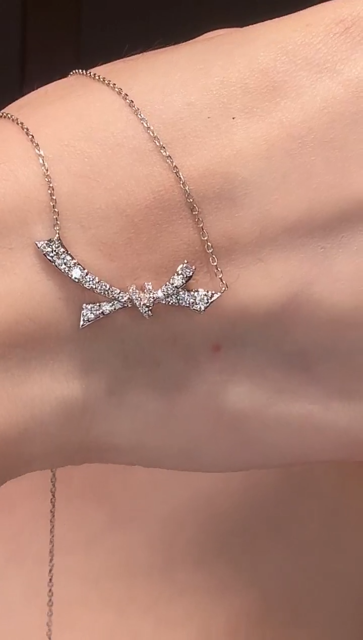 铂Pt950镶嵌项链钻石蝴蝶结项链