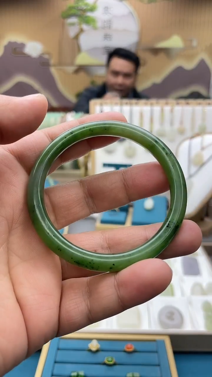 未镶嵌手镯和田玉（碧玉）约卡58圈口（美人条）