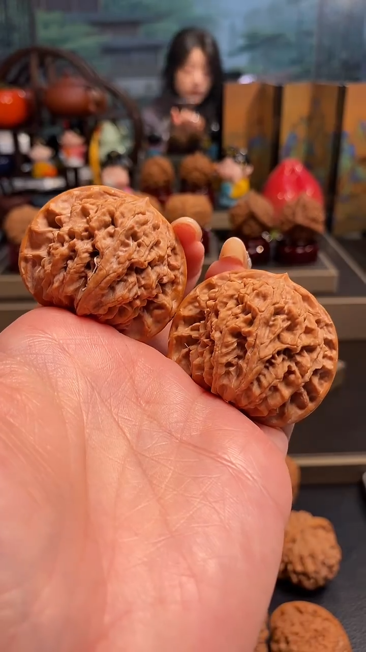 【闪购商品】文玩核桃把件A 752蟠龙纹44尺