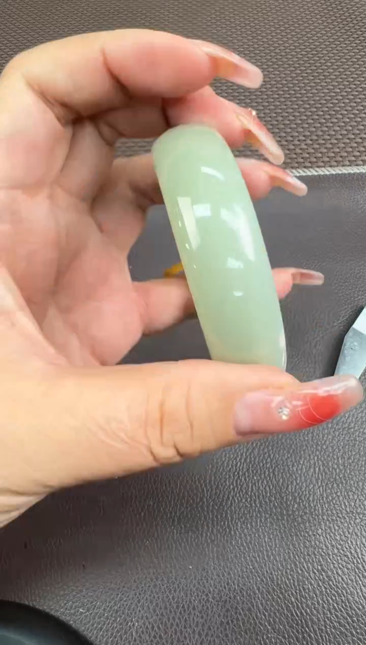 【闪购商品】和田玉手镯未镶嵌56