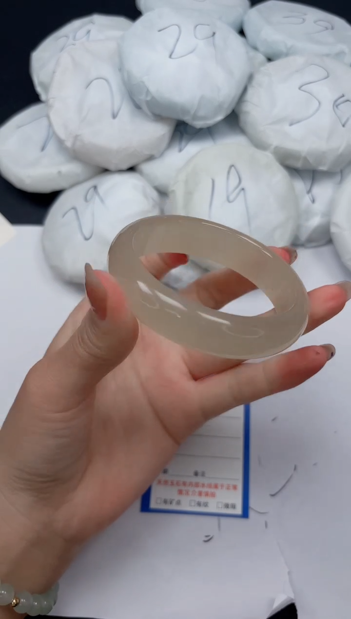 未镶嵌手镯石英质玉291/58.6