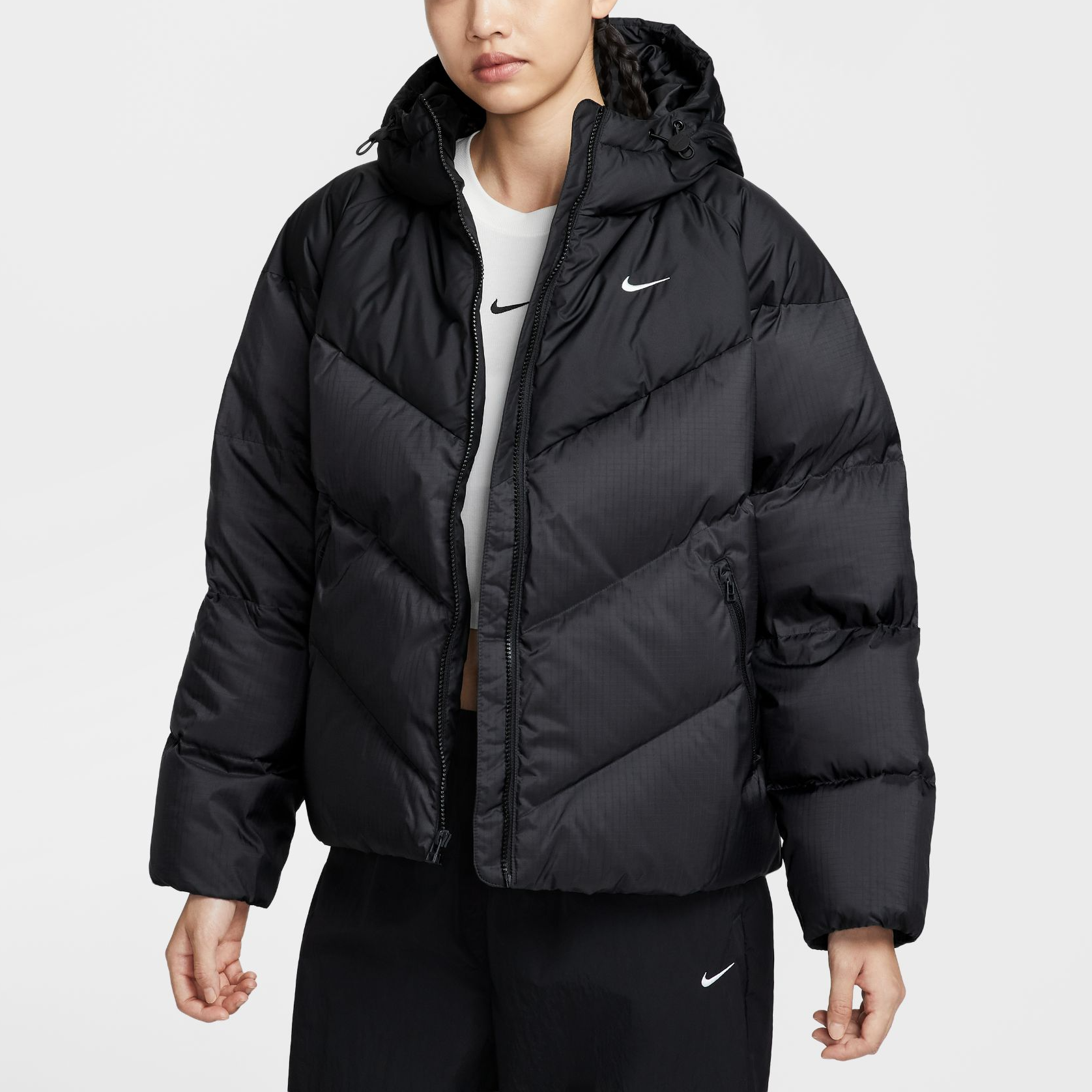 耐克NIKE冬季女款时尚休闲鸭绒连帽保暖黑色羽绒服外套 HV5236010