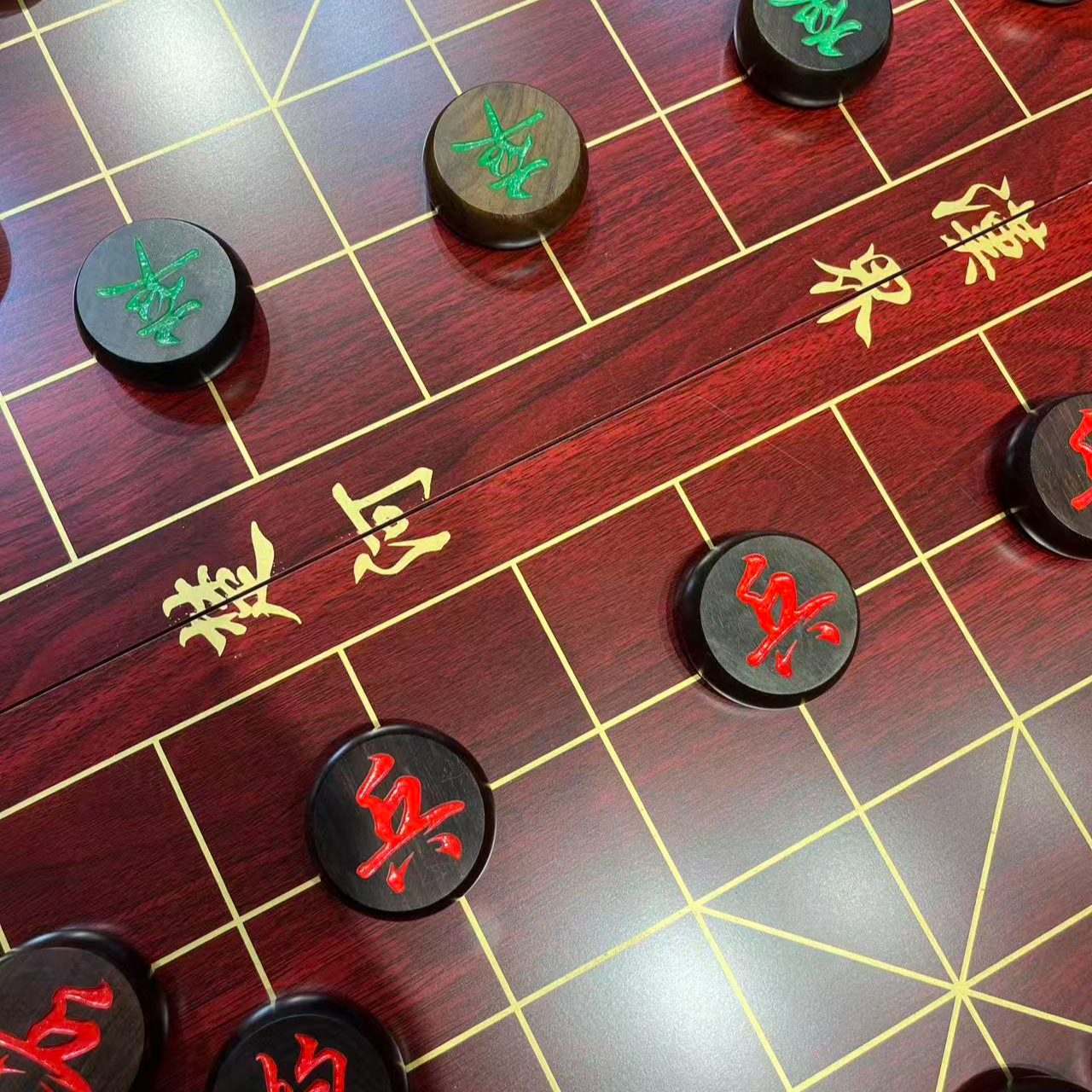 5分黑檀阴雕红绿行楷带折叠棋盘中国象棋