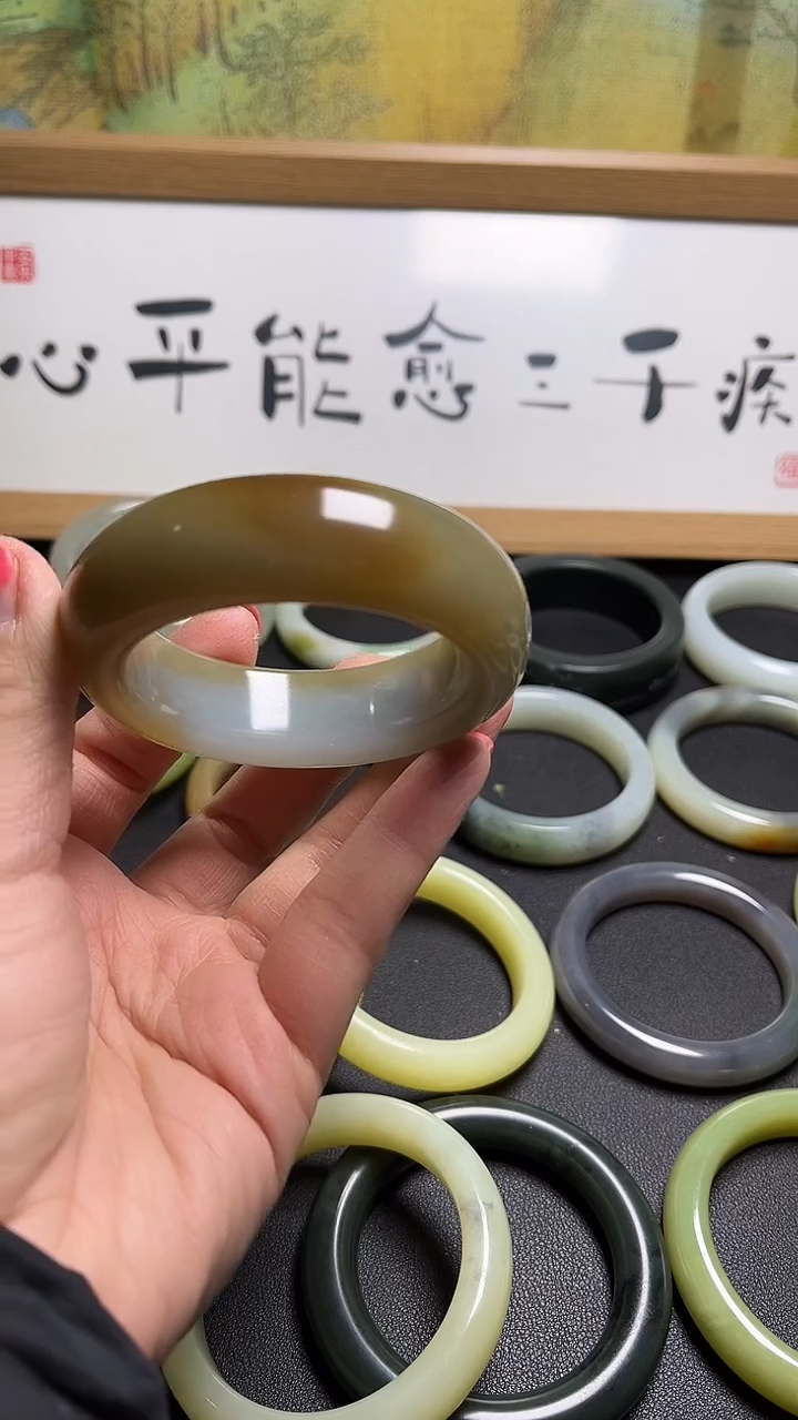 【闪购商品】和田玉手镯未镶嵌新疆切莫三色54+