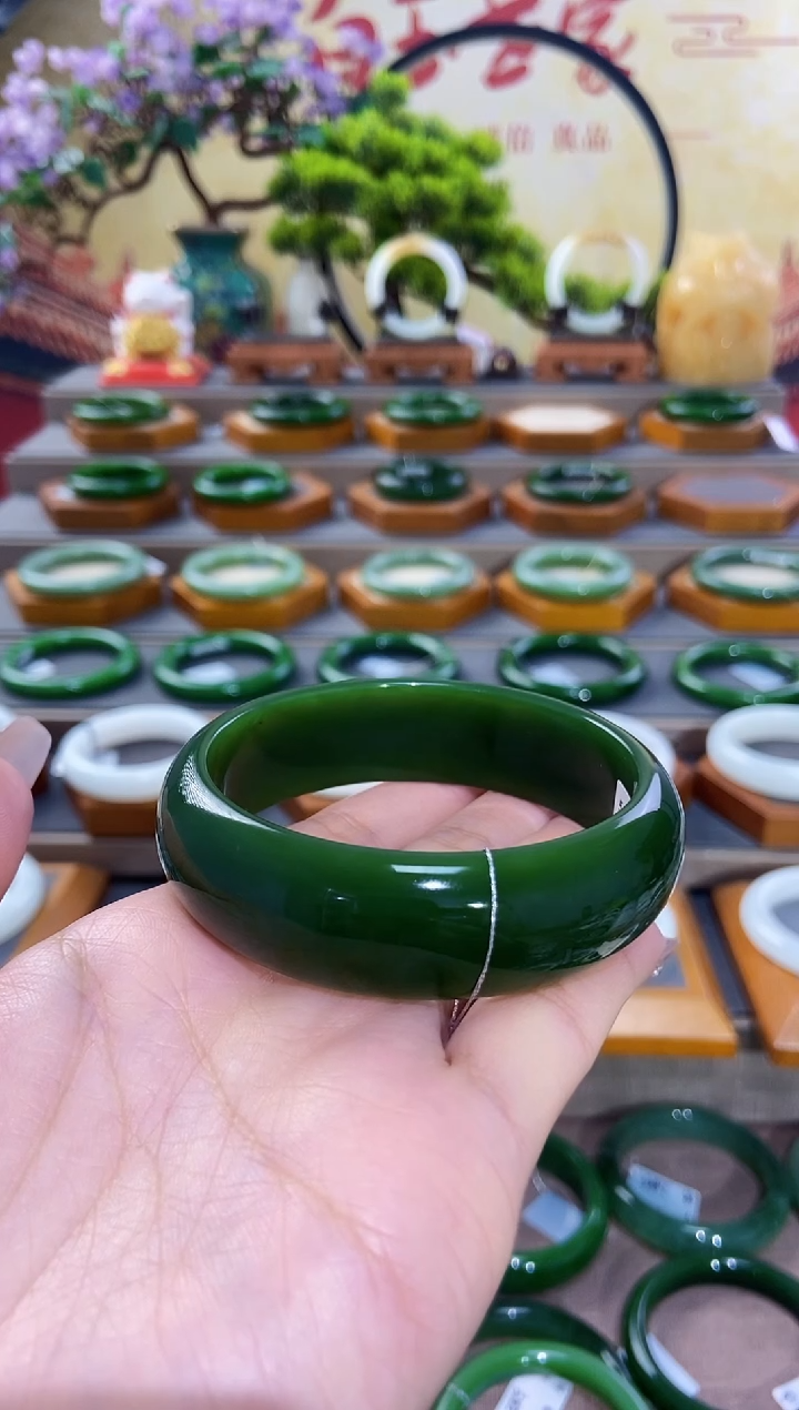 【闪购商品】和田玉手镯未镶嵌俄罗斯老坑碧玉手镯