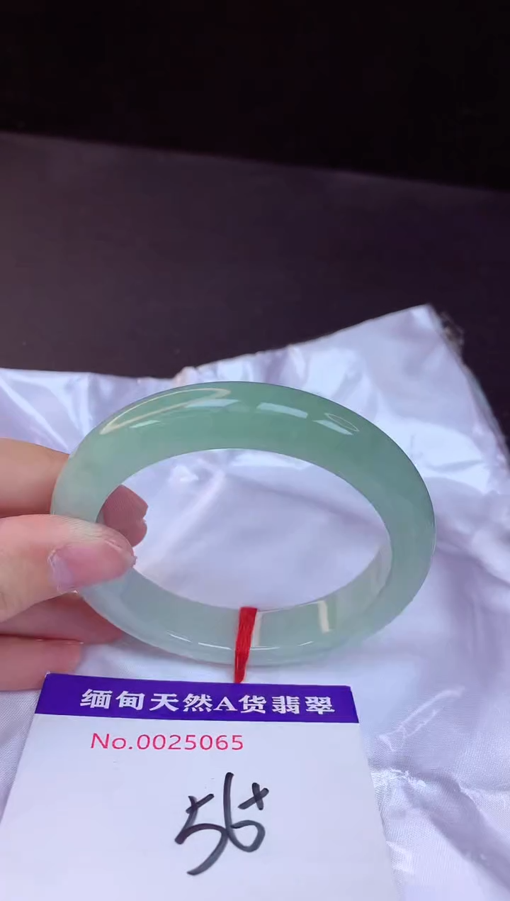 【闪购商品】翡翠手镯未镶嵌56+             