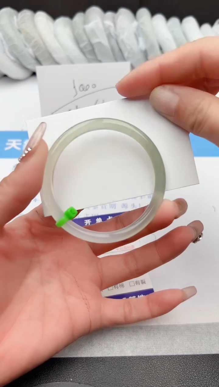 【闪购商品】石英质玉手镯未镶嵌68