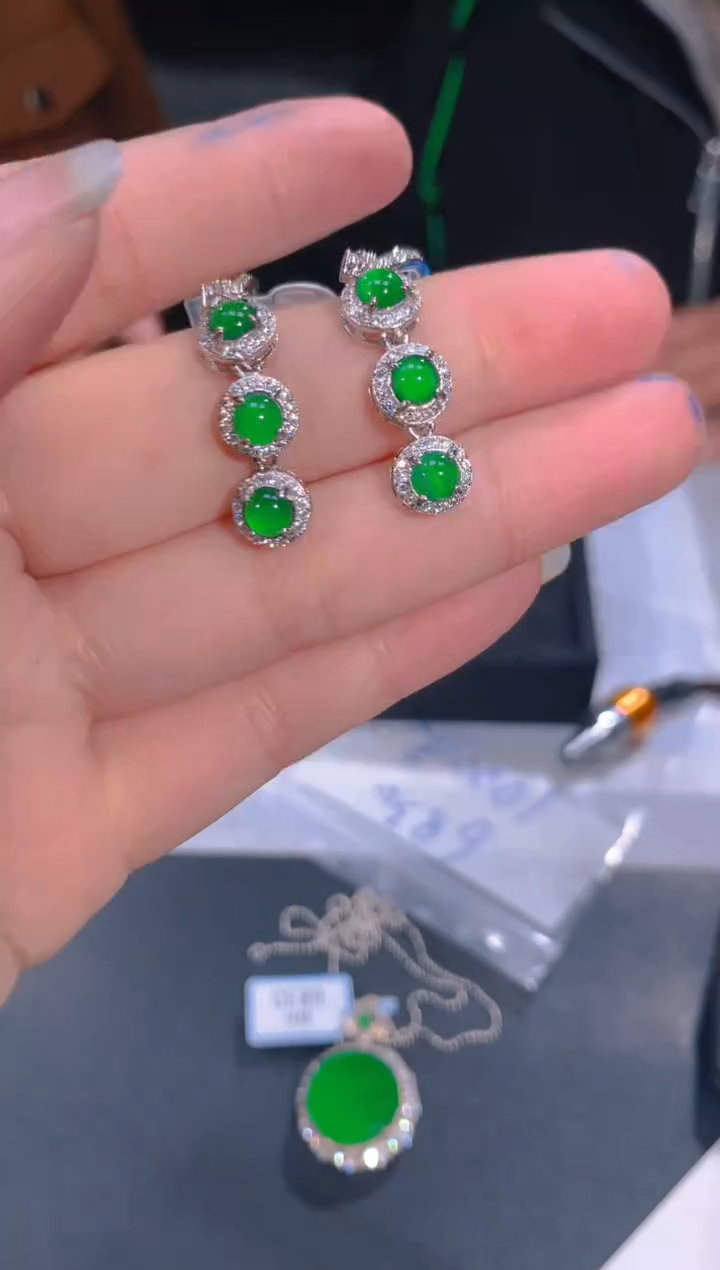 【闪购商品】定制翡翠未镶嵌96定制翡翠，多样性发货（发其一）