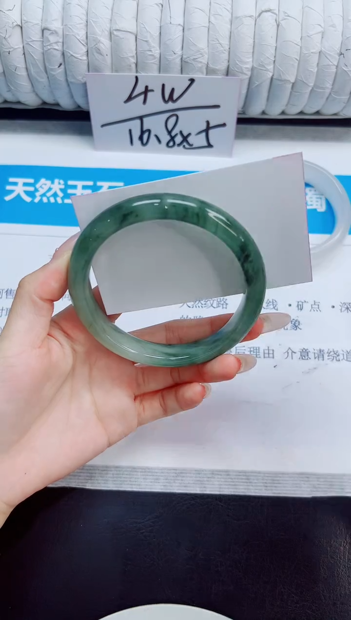 未镶嵌手镯石英质玉259/64.6