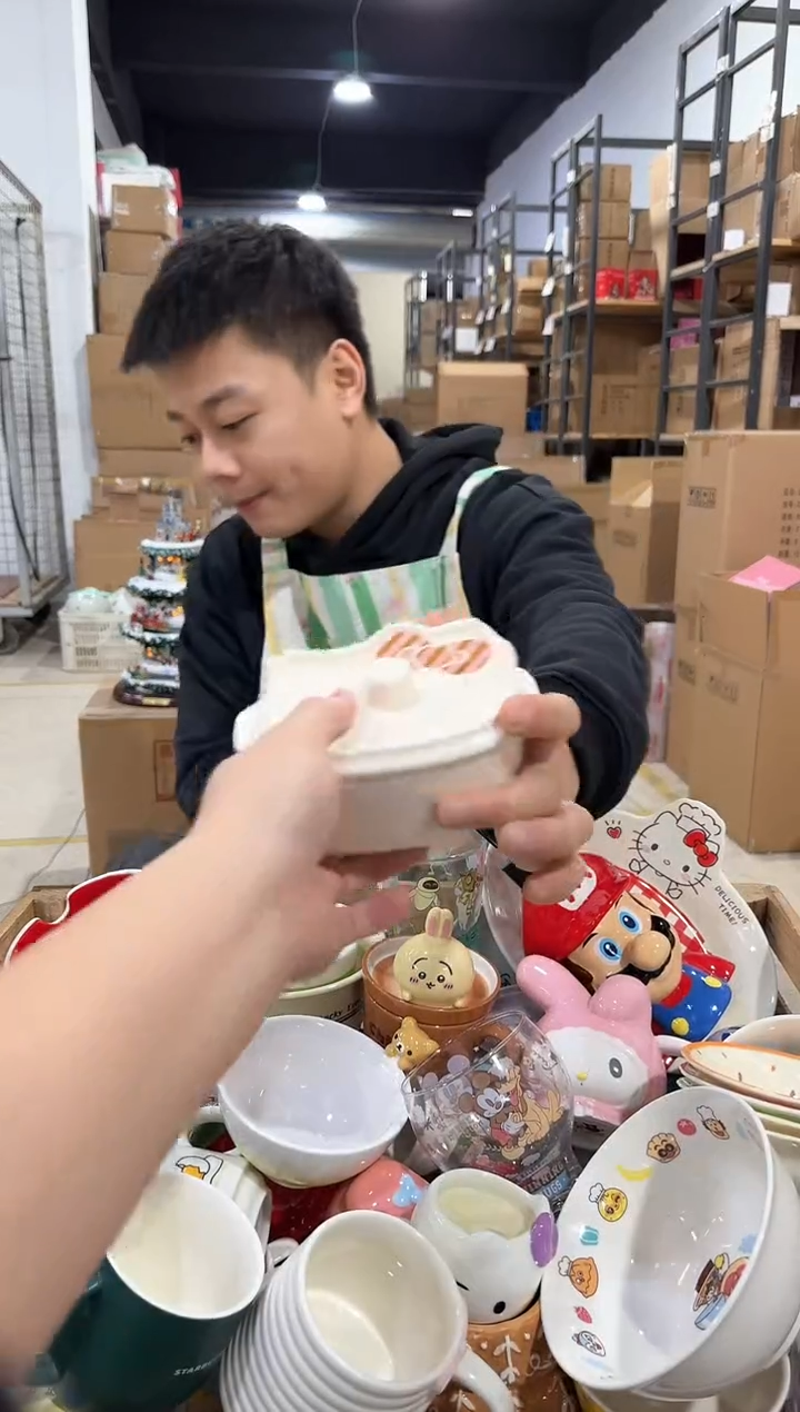 瓷片白色kt猫炖盅