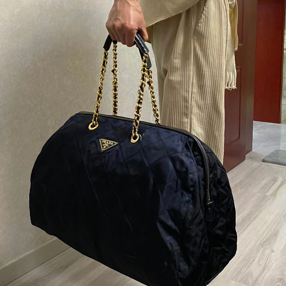95新 Prada/普拉达 普拉达黑金XXL菱格尼龙保龄球手提包 底长50