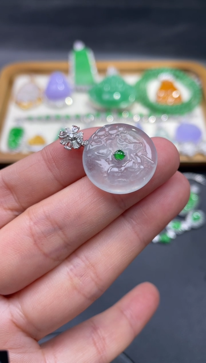 【闪购商品】翡翠颈饰18K金镶嵌210..........