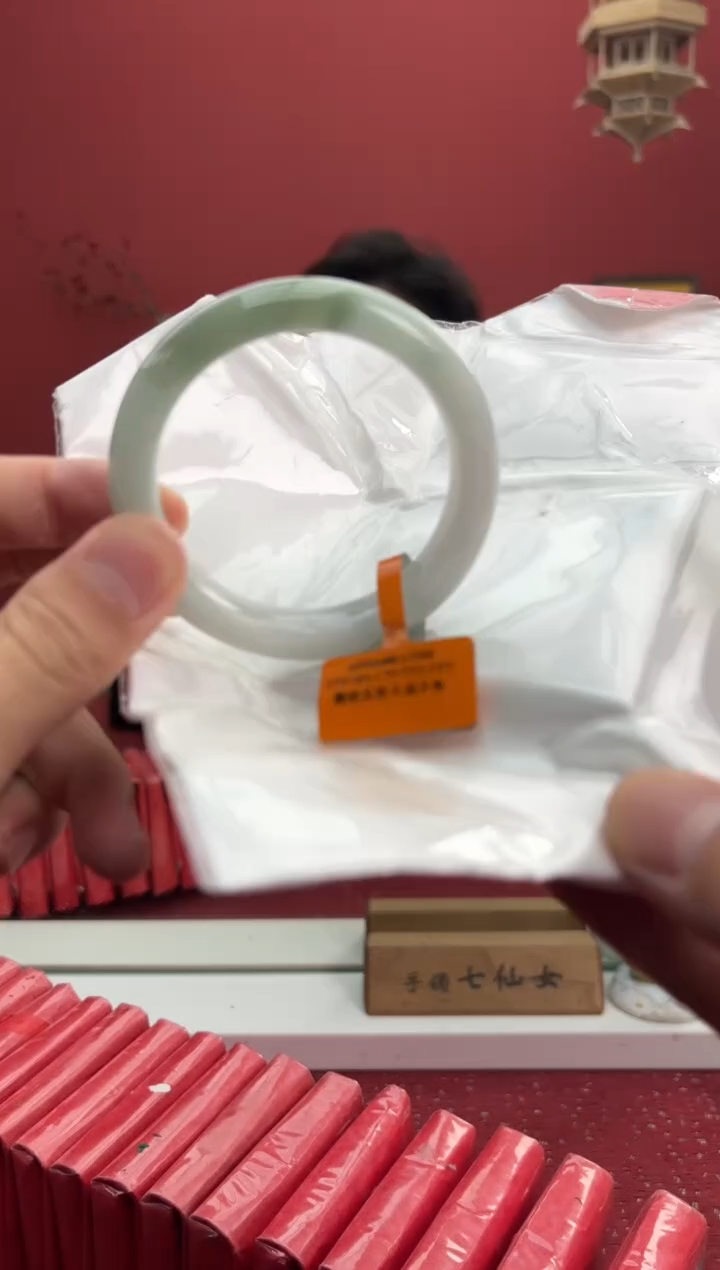 【闪购商品】翡翠手镯（圆镯）未镶嵌6手镯