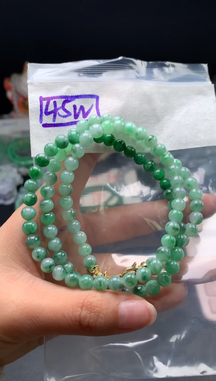 未镶嵌挂件翡翠56卡6.4