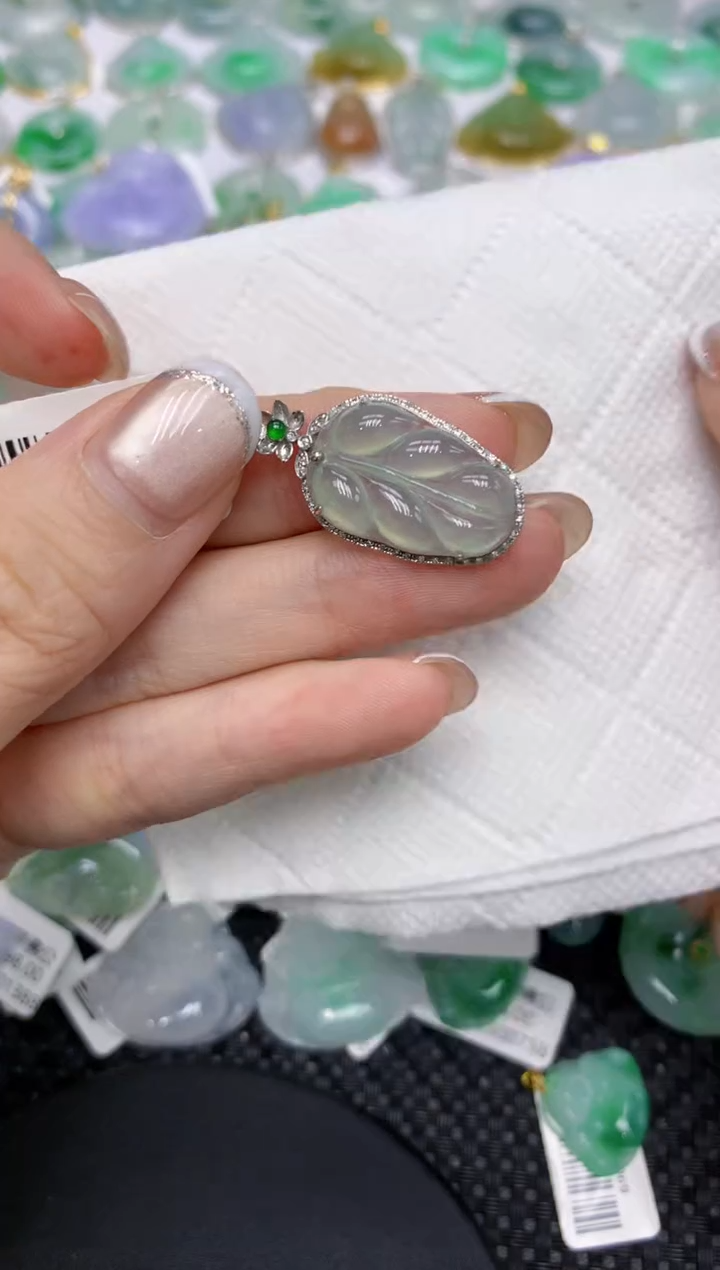 颈饰18K金镶嵌翡翠1111111