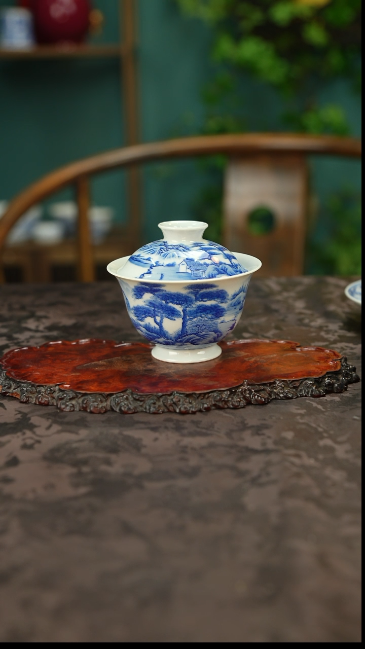 青花手绘山水二才盖碗