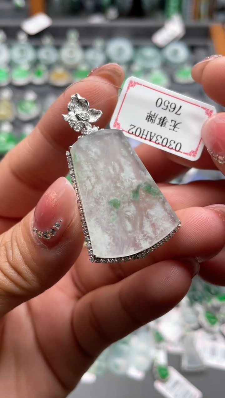 【闪购商品】翡翠挂件18K金镶嵌0303AH02