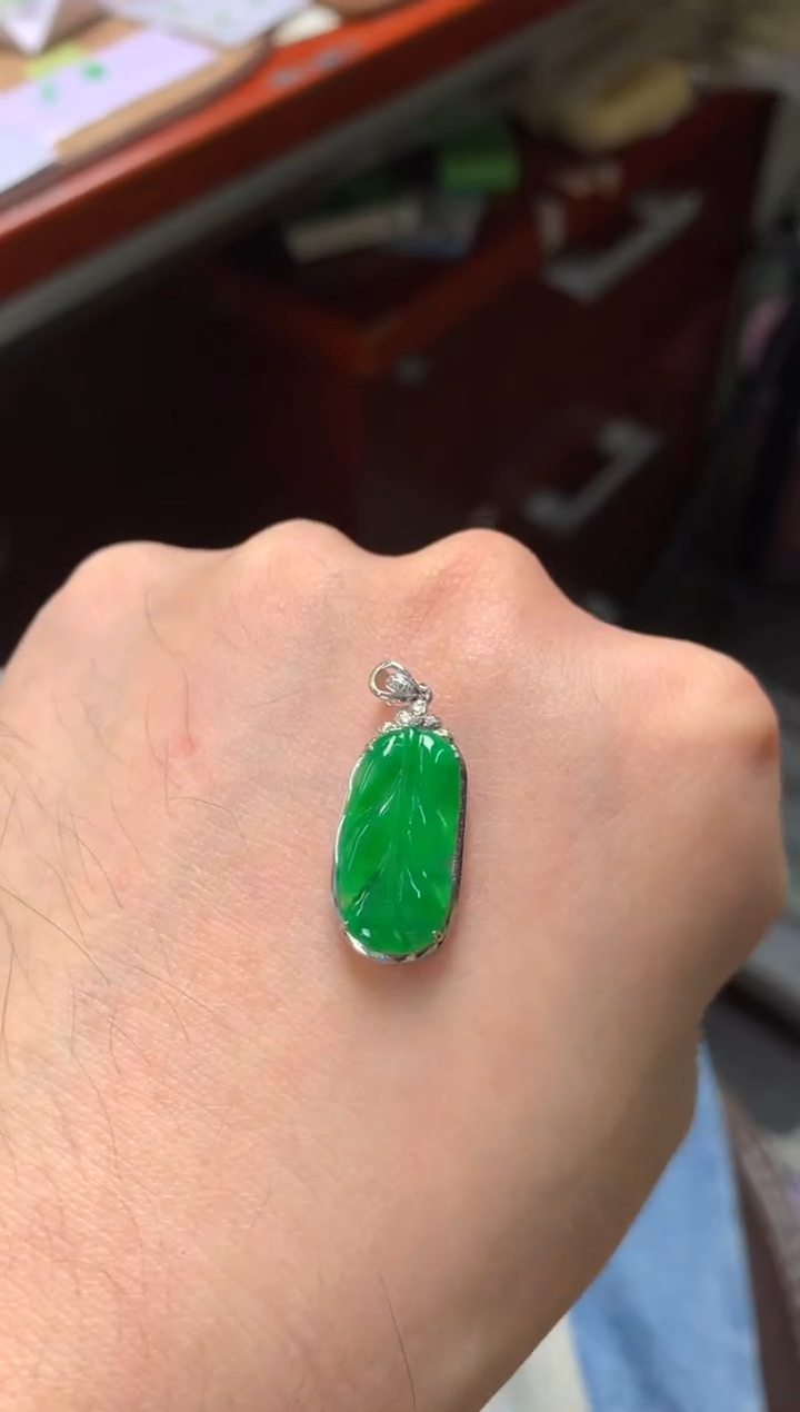 颈饰18K金镶嵌翡翠翡翠