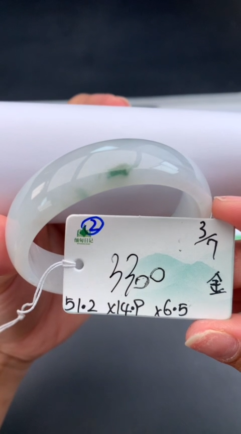 【闪购商品】翡翠手镯未镶嵌女神节#送礼#，下单联系客服核对地址~