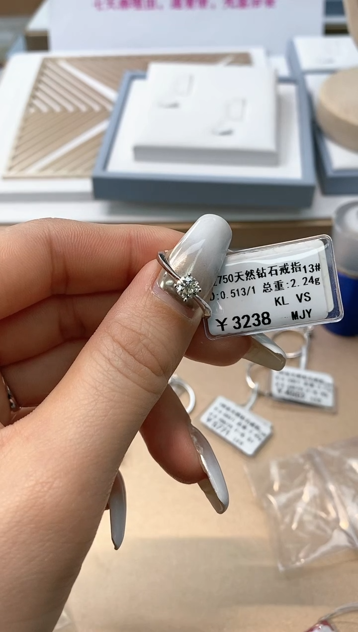 【闪购商品】钻石戒指/指环18K金镶嵌剪标不退换