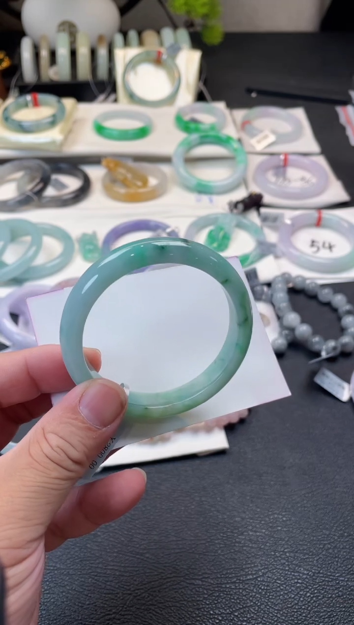 翡翠手镯未镶嵌56.5正圈 有瑕