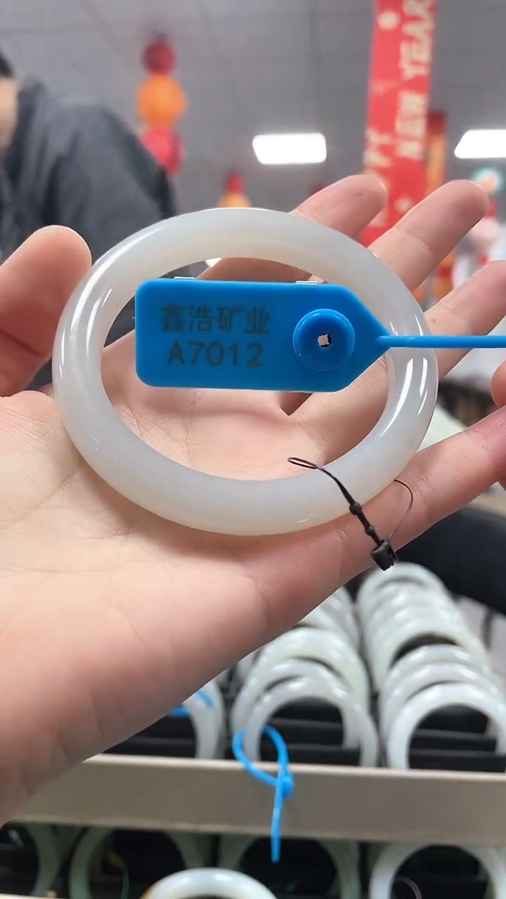 【闪购商品】和田玉手镯未镶嵌圈60 A7012 烟紫手镯一条