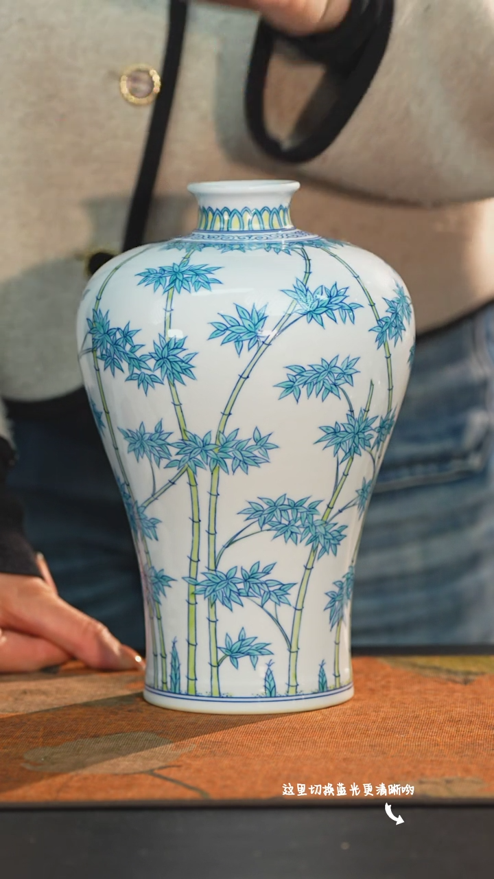 【闪购商品】馆藏级斗彩女将军—涂杏花大师