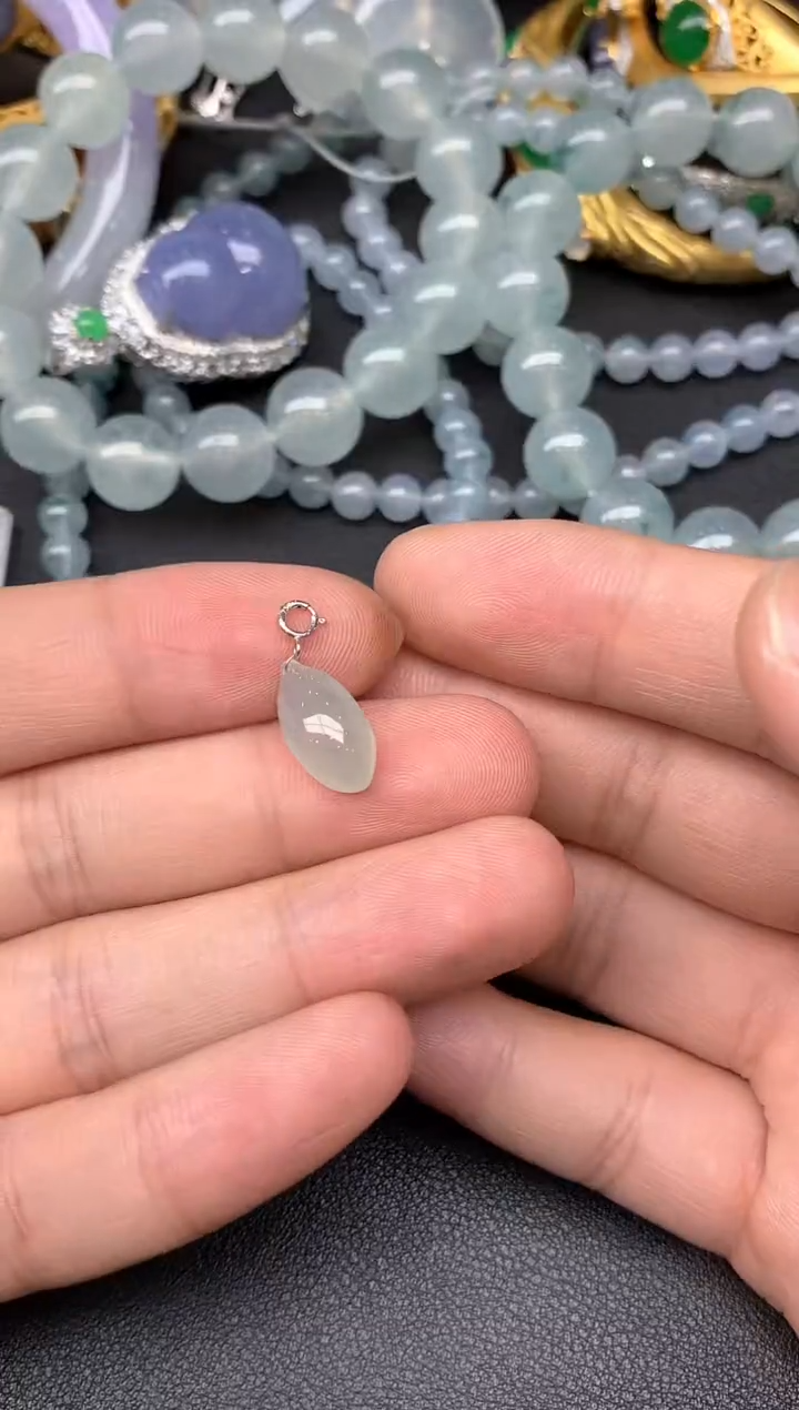 颈饰18K金镶嵌翡翠69-雪姐翡翠天天见