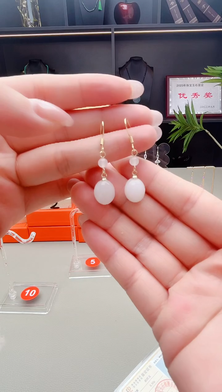 未镶嵌和田玉耳饰白蛋面