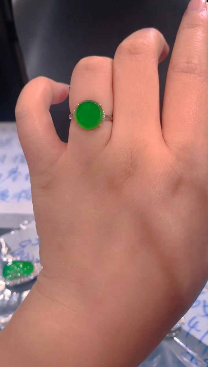 【闪购商品】定制翡翠18K金镶嵌80定制翡翠，多样性发货（发其一）