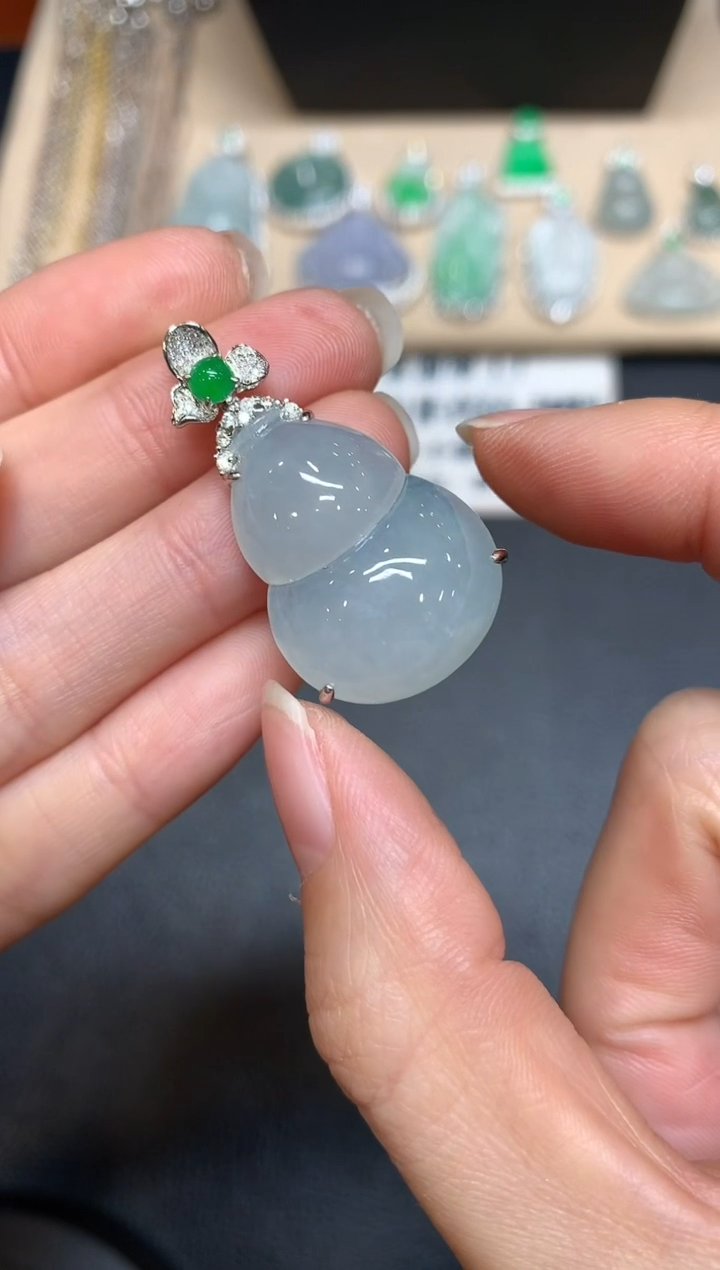 【闪购商品】翡翠颈饰18K金镶嵌葫芦【无服务费