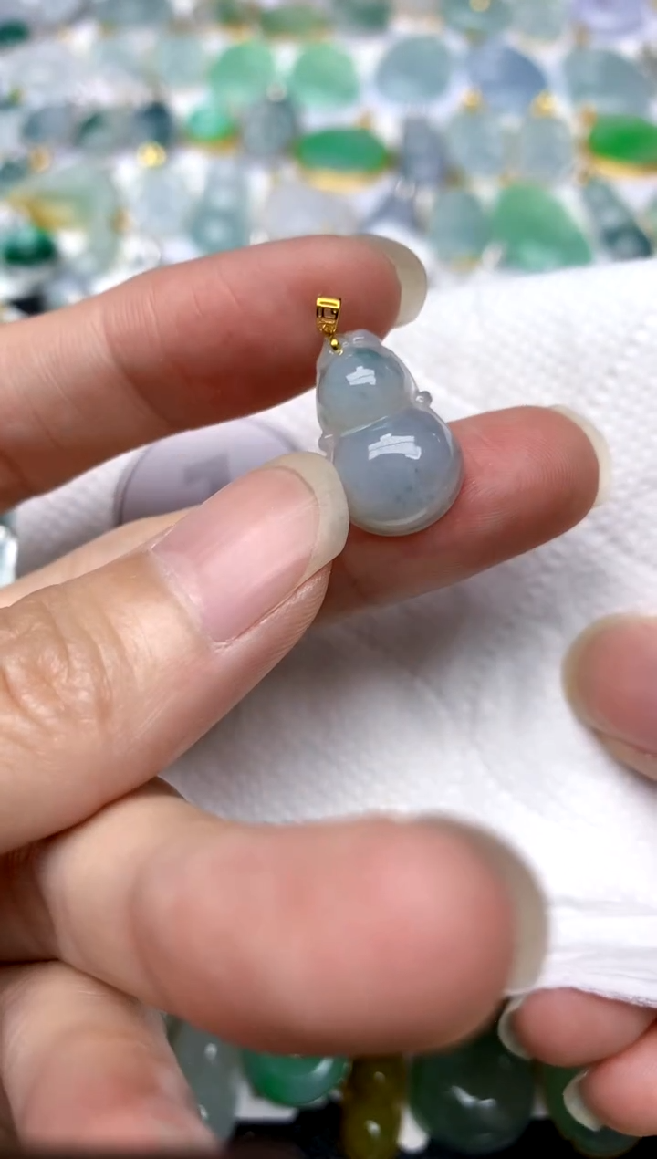 颈饰18K金镶嵌翡翠天然A货翡翠