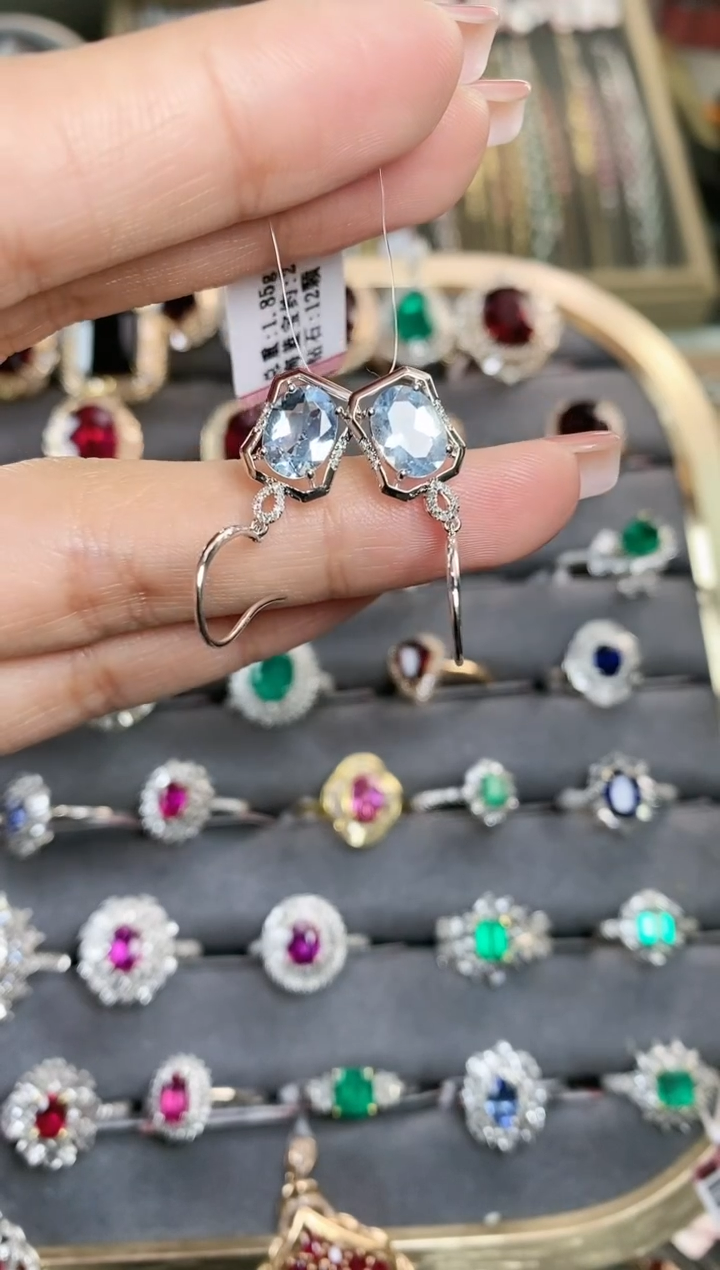 【闪购商品】海蓝宝石颈饰18K金镶嵌一对