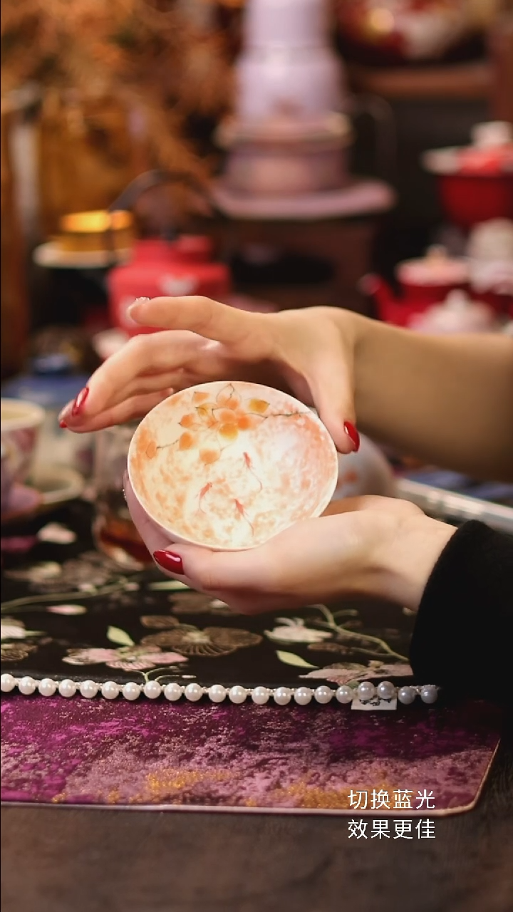 手绘雾粉玉兰内绘普洱杯