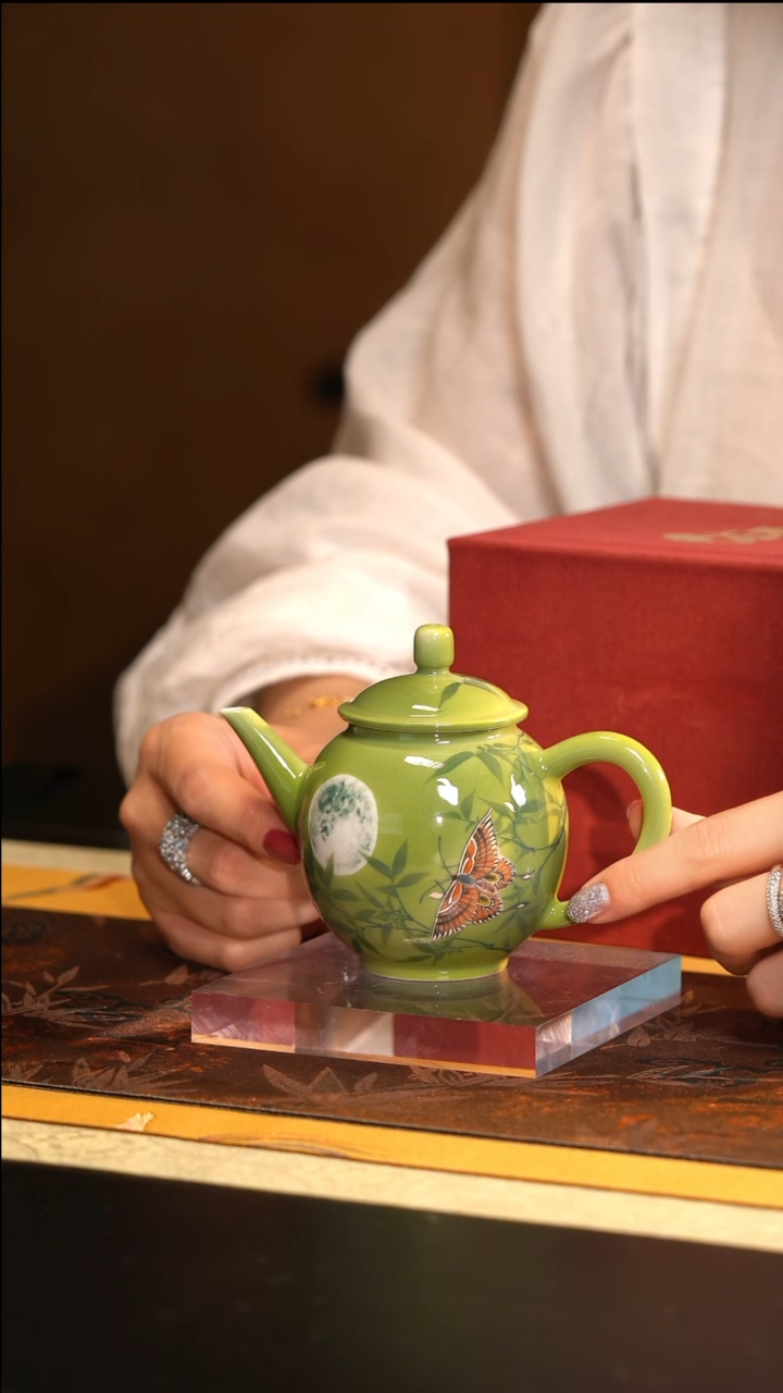 160毫升L良朋五彩月光蝴蝶壶