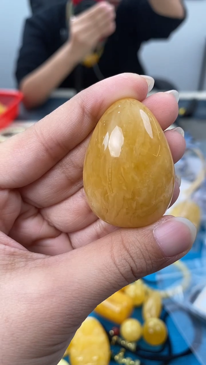【闪购商品】琥珀裸石未镶嵌 天然琥珀蜜蜡水滴