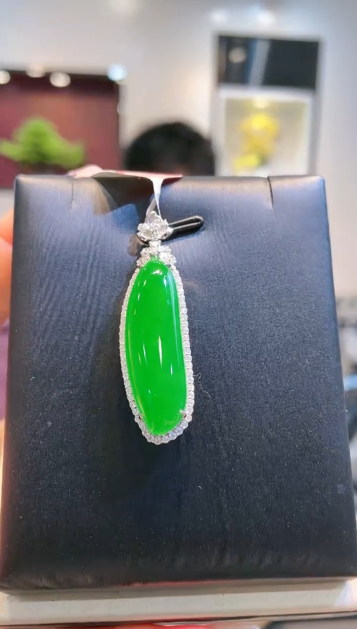【闪购商品】翡翠颈饰18K金镶嵌A84天然A货翡翠吊坠