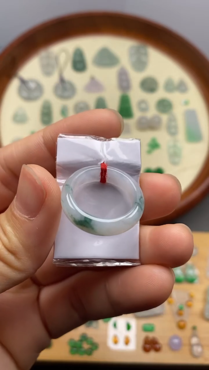 【闪购商品】翡翠颈饰未镶嵌17圈口飘花戒指圈/芬