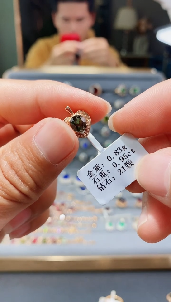 【闪购商品】碧玺颈饰18K金镶嵌0.95.